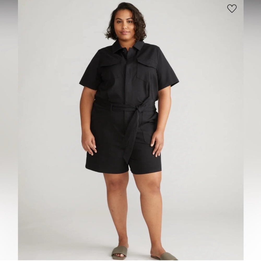 NWT Universal Standard size M(18-20)  - Black Short Sleeve Romper